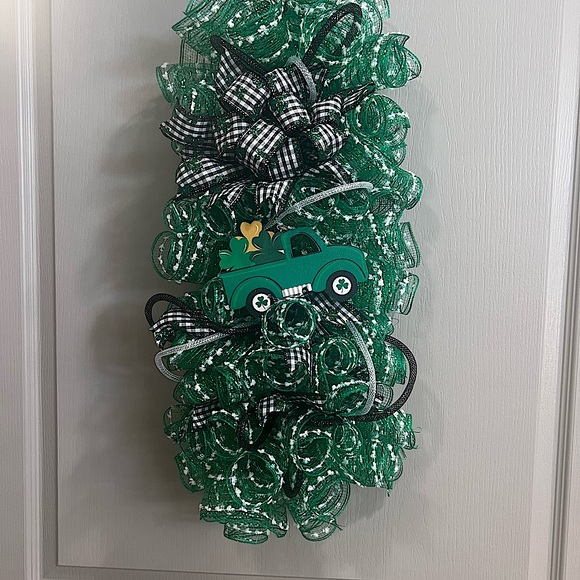 Handmade Deco Mesh wreath - Picture 2 of 2